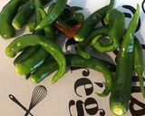 Une image de l'étape 1 de Piments verts doux aux tomates et oignon de roscoff.