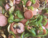Foto del paso 3 de la receta: Salchichas con pimientos y champiñones