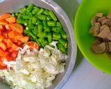 Foto langkah ke 1 dari resep Tumisan Sayur Sop.