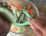 Foto langkah ke 1 dari resep Salad Wortel dan Timun.