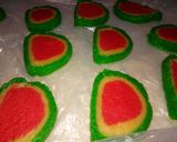 Foto langkah ke 5 dari resep Watermelon Cookies (Kue Semangka).