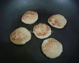 Foto langkah ke 4 dari resep Wingko Babat Teflon Super Simpel.