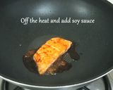 A picture of step 3 of Salmon Onigiri.