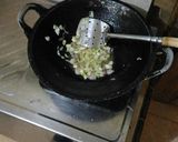 Foto langkah ke 2 dari resep Kerang Tumis Pedas Manis.