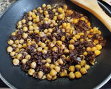 Foto del paso 8 de la receta: Tartaleta de masa filo con morcilla de arroz, garbanzos y salsa de yogur