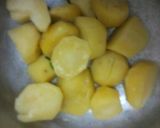 A picture of step 1 of Mashed potatoes, liver n fried vegs.