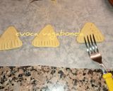 Foto del passaggio 6 della ricetta Calze e scopette della Befana di pasta frolla senza uova