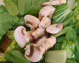 Foto langkah ke 3 dari resep Capcay Ayam Bakso.
