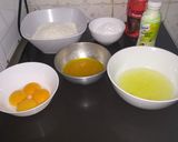 A picture of step 4 of Simple double sided pan sponge cake.