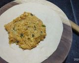 A picture of step 3 of Sandwich paratha.