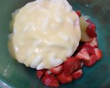 Foto langkah ke 3 dari resep Frozen Yoghurt Strawberry.