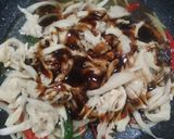 Foto langkah ke 2 dari resep Cah Jamur Pedas Manis.