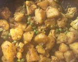 A picture of step 8 of Potato, cauliflower and pea curry - vegan.