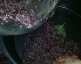 Foto langkah ke 5 dari resep Ketan Hitam Kukus Kuah Gula Merah.