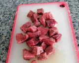 Foto del paso 1 de la receta: Carne guisada con tomate