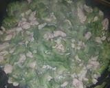 Foto langkah ke 5 dari resep Tumis Pare Ayam.