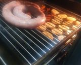 Foto del paso 2 de la receta: Butifarra al horno con patatas y zanahoria