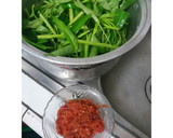 Foto langkah ke 1 dari resep Kangkung Cah Terasi Enak Ala Restaurant Tepi Pantai.