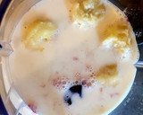 Foto del paso 2 de la receta: Licuado de cerezas y banana 🍒
