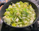 Une image de l'étape 10 de Fondue de poireaux à l'ail, oignon, crème et épices.