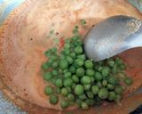 A picture of step 5 of Rich Fox nut & peas curry without khoya.