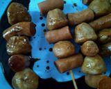 Foto langkah ke 2 dari resep Sate sosis dan pentol simple.