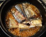 A picture of step 7 of Vietnamese Braised Mackerel in Clay Pot.