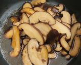 A picture of step 4 of Oyster sauce mushroom.