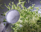Foto del paso 1 de la receta: 🥧Pastel de calabacín 🥒y zanahorias 🥕 ralladas 🍅🧀