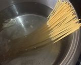 Foto langkah ke 2 dari resep Spaghetti Aglio E Olio with Honey Glazed Salmon.