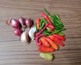 Foto langkah ke 1 dari resep Sambal bawang Ala esterlita Alexander.