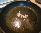 Foto del paso 2 de la receta Salchichas frescas de pollo al vino