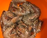 Foto langkah ke 1 dari resep Udang Goreng Saos Mentega.