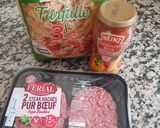Une image de l'étape 1 de Boulettes de bœuf haché à la sauce et pâtes.