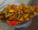 A picture of step 6 of Achari Chicken Bindi.