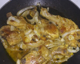 Foto del paso 3 de la receta: Muslo de pollo encebollado