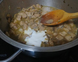 Foto del paso 6 de la receta: Lomo de cerdo con salsa de champiñones y queso