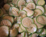 Foto del paso 4 de la receta: Calabacitas salteadas con queso parmesano