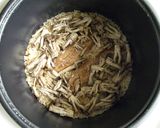 A picture of step 4 of Kippers & Shimeji Takikomi Gohan.