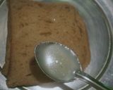 A picture of step 2 of Noodles toast.