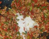 A picture of step 4 of Chicken veggies momos.