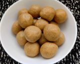 A picture of step 3 of Sattu laddoo.
