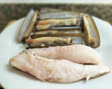 Foto del paso 4 de la receta: Fideuà de rape y navajas con fumet de rape y alga fucus