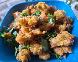 A picture of step 3 of Leftover rice and onion pakoda.