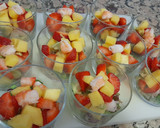 Foto del paso 2 de la receta: Ensalada de fruta y gambas