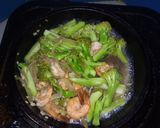 Foto langkah ke 4 dari resep Tumis Brokoli Udang.