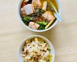 Salmon mozuku seaweed soup