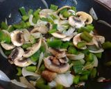 Foto del paso 1 de la receta: Pasta con pollo a l'ast