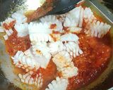 รูปขั้นตอนการทำที่ 2 ของ กุ้งปลาหมึกผัดพริกแกง
