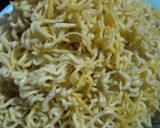 Foto langkah ke 1 dari resep Mie goreng telur rebus.
